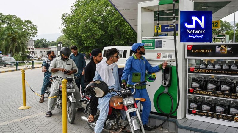 ان کا دل کرے تو یہ پیٹرول کی قیمت ہر سیکنڈ تبدیل کریں، پاکستانی عوام حکومت پر برس پڑے