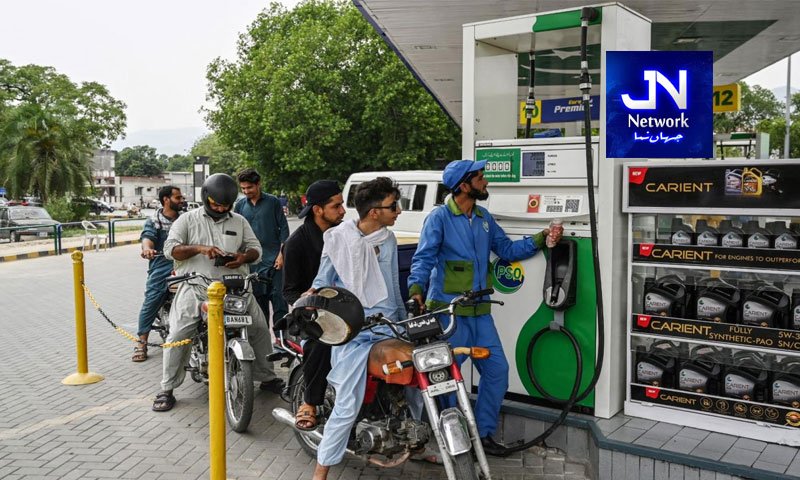 ان کا دل کرے تو یہ پیٹرول کی قیمت ہر سیکنڈ تبدیل کریں، پاکستانی عوام حکومت پر برس پڑے