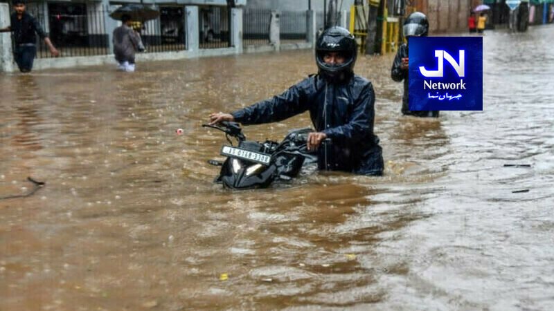بھارت میں ہلاکت خیز بارش 50 سے زائد جانیں گئیں، ہزاروں بے گھر
