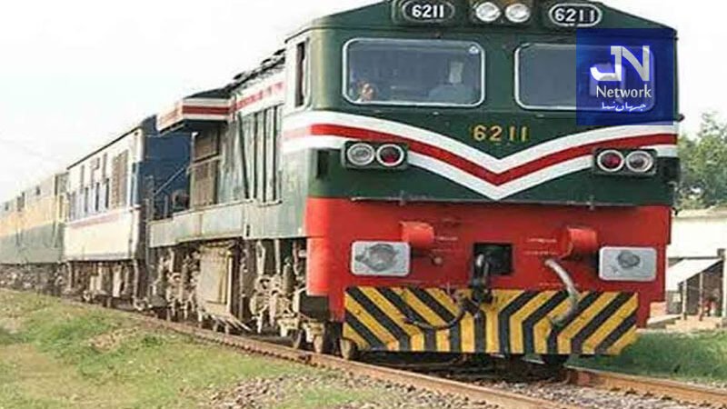 لاہور ریلوے سٹیشن سے نکلتے ہی ریل کار ڈی ریل، 4 بوگیاں پٹڑی سے اتر گئیں