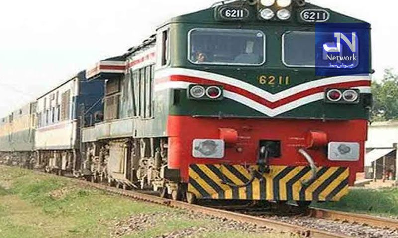 لاہور ریلوے سٹیشن سے نکلتے ہی ریل کار ڈی ریل، 4 بوگیاں پٹڑی سے اتر گئیں