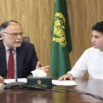 صوبوں کی تقسیم کو غداری کہنے والا سب سے بڑا غدار ہے، خالد مقبول