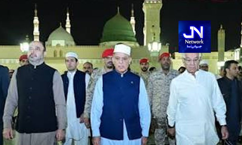 وزیراعظم شہباز شریف کی وفد کے ہمراہ روضہ رسولﷺ پر حاضری ، ریاض الجنہ میں نوافل کی ادائیگی