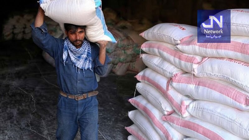 گندم اور آٹا مہنگا، روٹی نان بھی من مانی قیمتوں پر فروخت؛ 20 کلو آٹے کا تھیلا نایاب