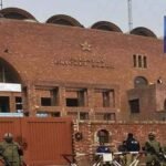 ٹرمپ کے بالوں کے رنگ کی تبدیلی نے سوشل میڈیا پر ہلچل مچا دی، وائٹ ہاؤس کا تبصرے سے گریز
