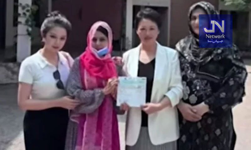 سانحہ پمز: نومولود کی جان بچانے والی نرس کو چینی کمپنی کا 10 لاکھ روپے کا انعام