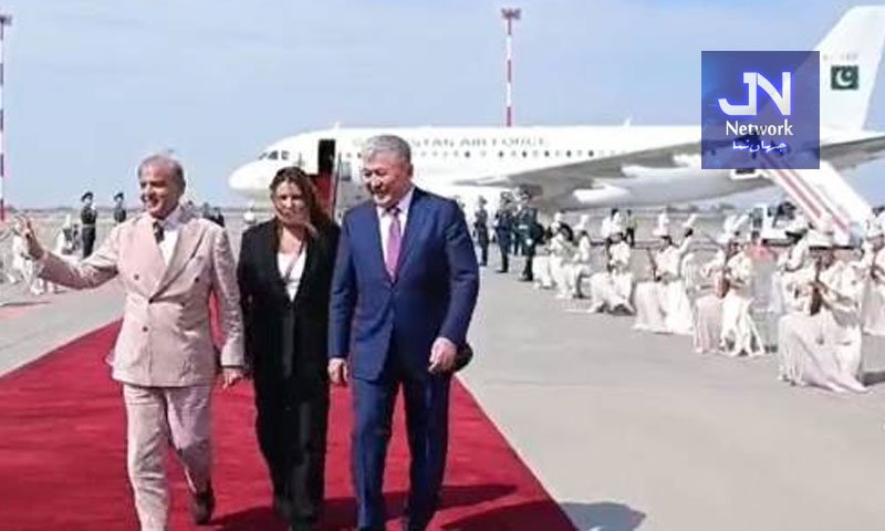 وزیراعظم شہباز شریف کا کرغزستان کے صدارتی محل میں پرتپاک استقبال، گارڈ آف آنر پیش