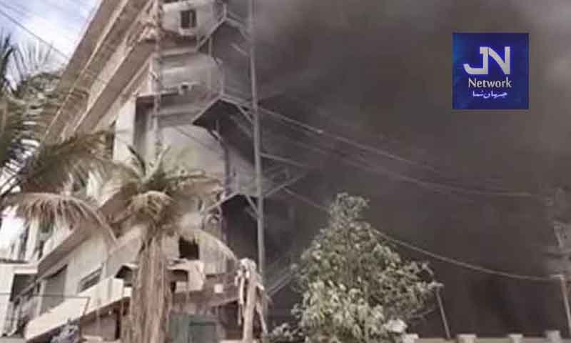 کراچی : لانڈھی کی فیکٹری میں خوفناک آتشزدگی عمارت تباہ